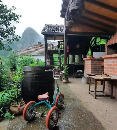 Golemi Kamik 农家乐