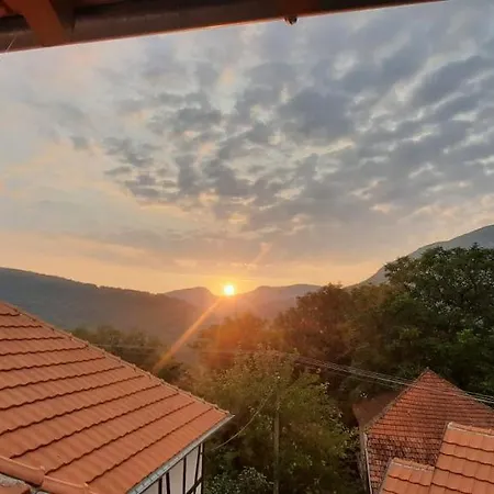 Golemi Kamik Фермерский дом Пирот