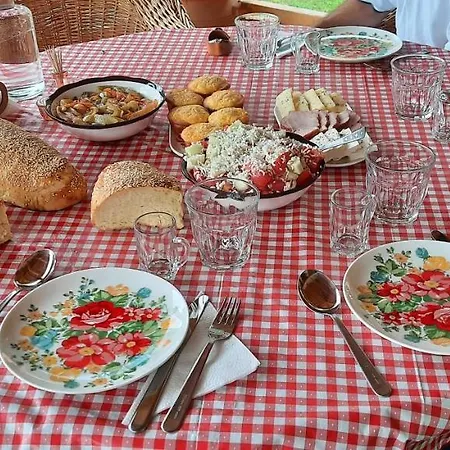 Golemi Kamik 农家乐