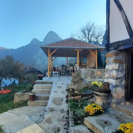 Golemi Kamik 农家乐