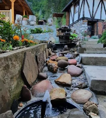 Golemi Kamik 农家乐 *