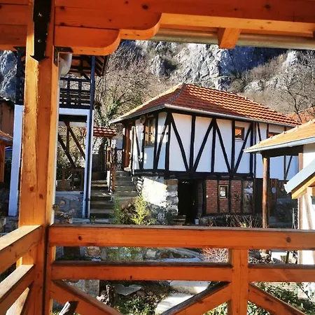 Golemi Kamik 农家乐 *