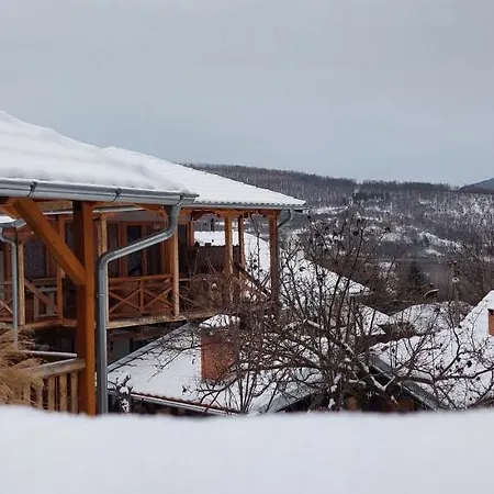 Golemi Kamik Фермерский дом Пирот