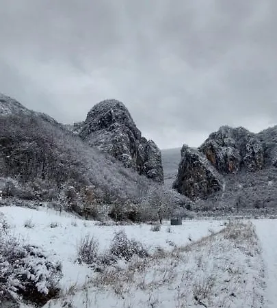 Golemi Kamik 农家乐 *