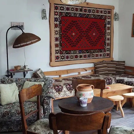 Golemi Kamik Фермерский дом