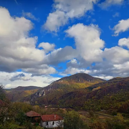 Golemi Kamik Farm stay *