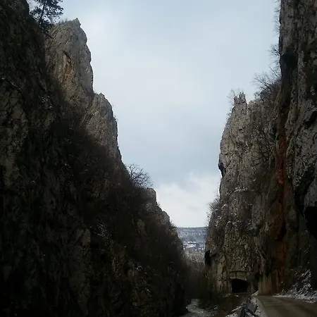 农家乐 Golemi Kamik