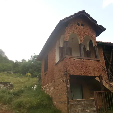 Golemi Kamik 农家乐 *