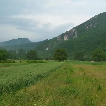 农家乐 Golemi Kamik 皮罗特