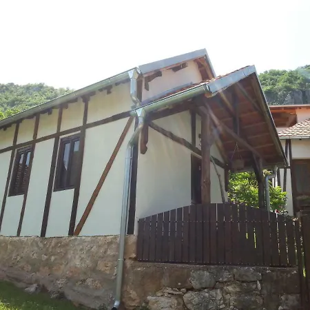 Golemi Kamik 农家乐