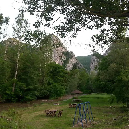 Golemi Kamik 农家乐